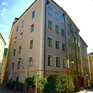 Mozart - House Homestay
